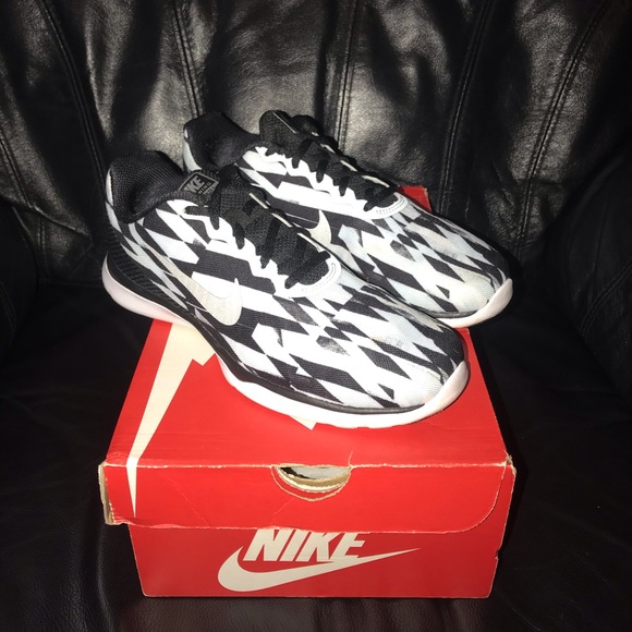 Nike Shoes - Nike Training “In Season TR 6”